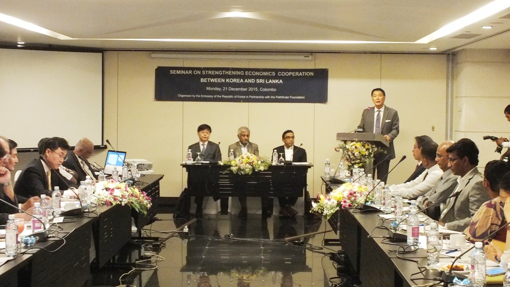 2 Ambassador of the Republic of Korea in Sri Lanka Mr. Chang Won sam address the seminar